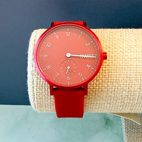 Skagen Women's Red Watch - Picture 6 of 10